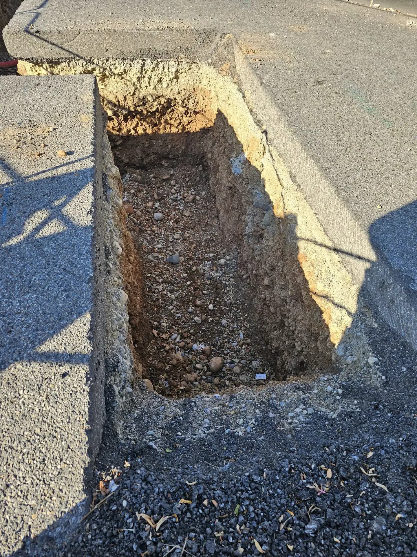Terrassement et préparation d'allée — Chantier à Lencloître