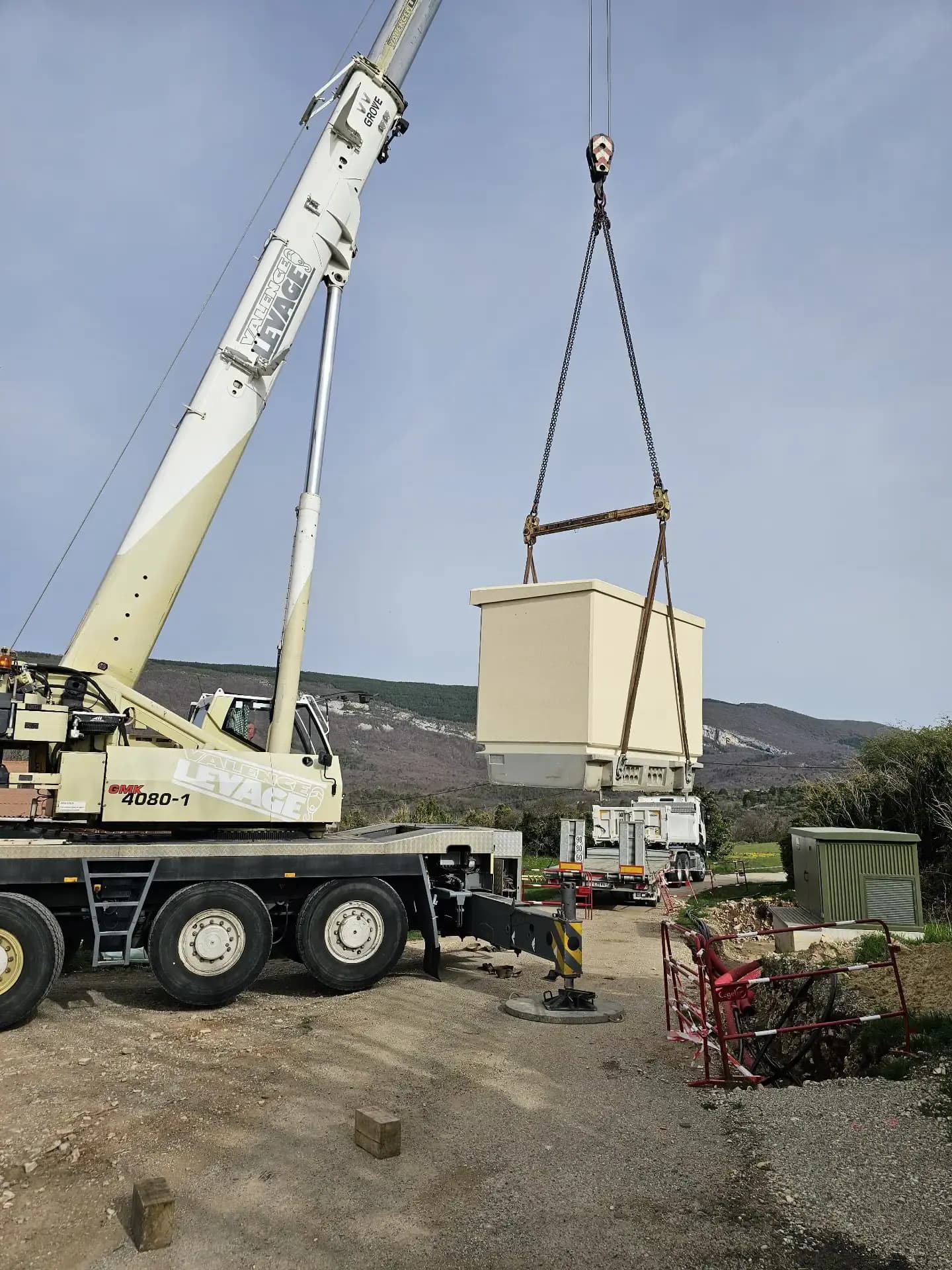 Nivellement de terrain pour aménagement — Chantier à Neuville-de-Poitou